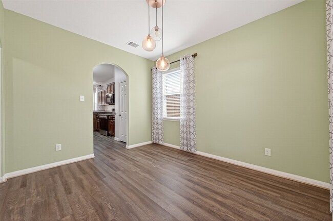 Building Photo - 30914 W Lost Creek Blvd