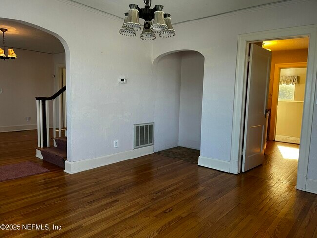 Building Photo - 1924 Arcadia Pl