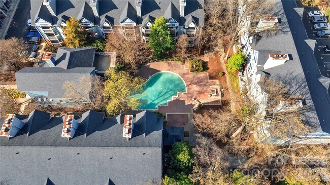 Building Photo - 505 N Graham St