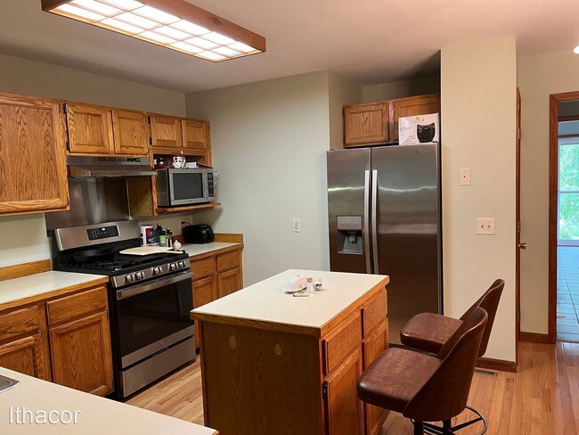 Building Photo - 3 br, 2.5 bath House - 169 Whitetail Dr