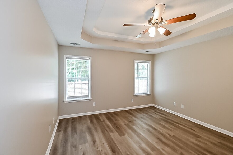 Building Photo - 216 Fawn Dr N