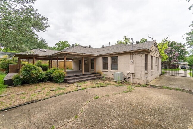 Building Photo - 515 Brookhurst Dr