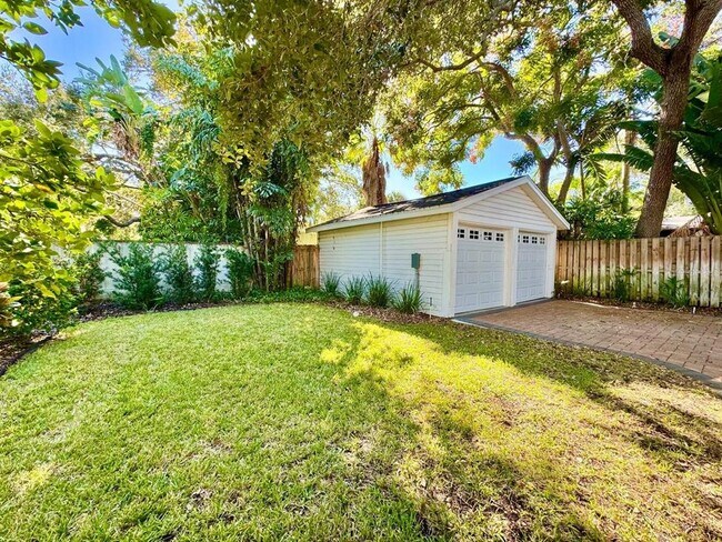 Building Photo - 3112 W Palmira Ave