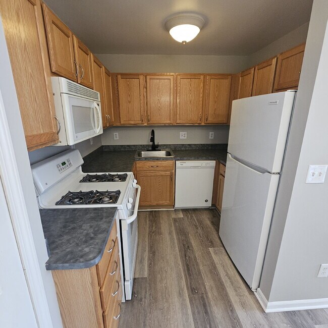 Building Photo - 2 Bedroom, 1.5 Bath Townhouse w/ Garage & Huge Master Bedroom. Full Sized Washer & Dryer In Unit.