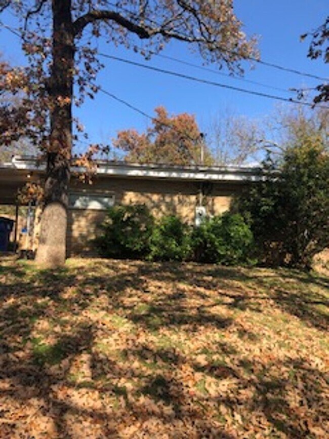 Two Bedroom/One Bath Home/One Car Carport 5907 Ellsworth Rd Fort