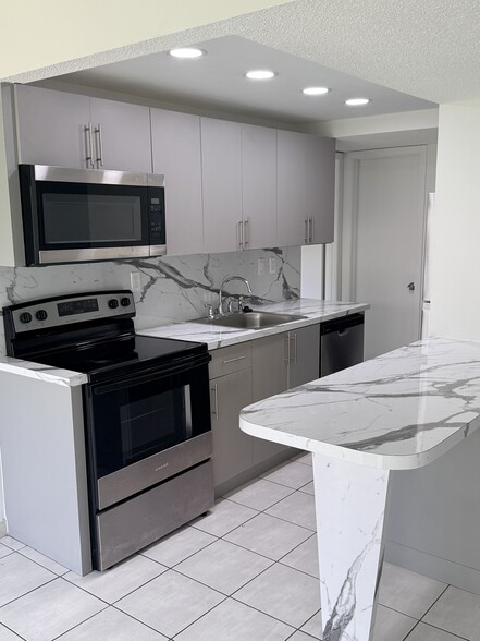 New kitchen ,new all appliances , new ac - 9321 SW 4th St
