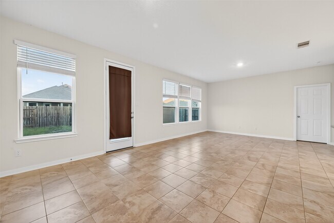 Building Photo - 5907 Osprey Dr