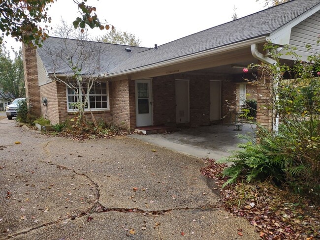 Building Photo - 524 Brentwood Dr