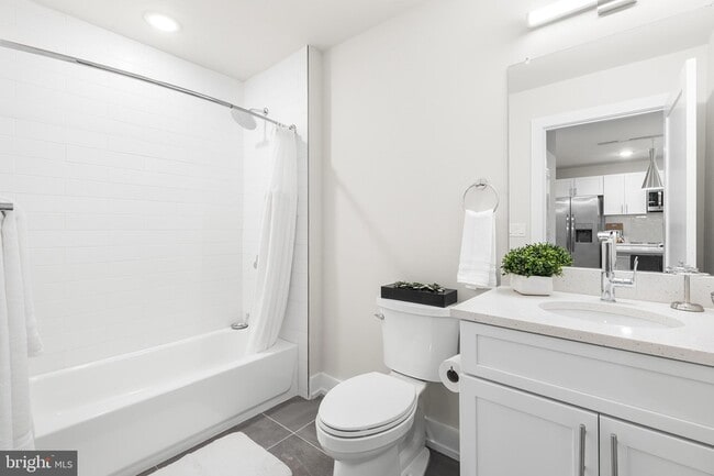 Building Photo - 214 Vine St