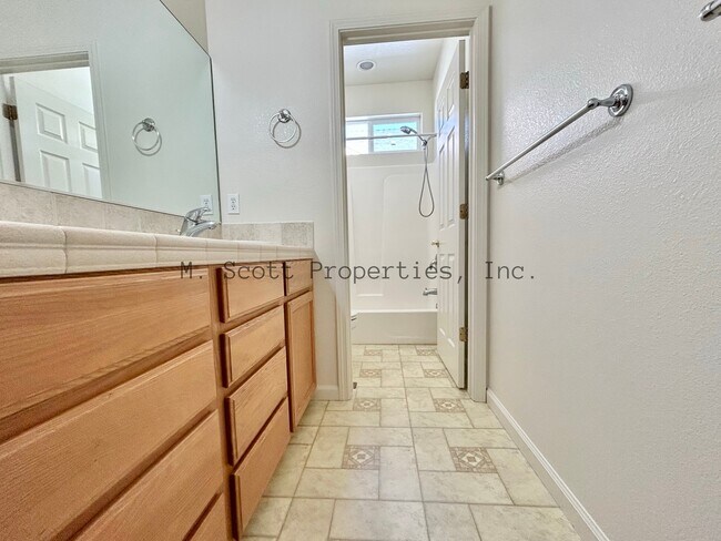 Building Photo - 1040 Aspen Grove Cir