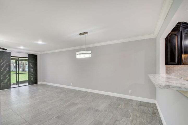 Building Photo - 1105 Maplewood Dr