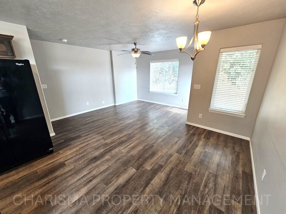 Building Photo - 314 Macey Ave