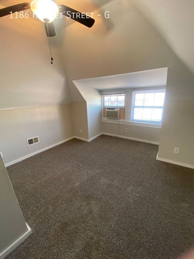 Building Photo - Spacious One Bed in Downtown Columbus