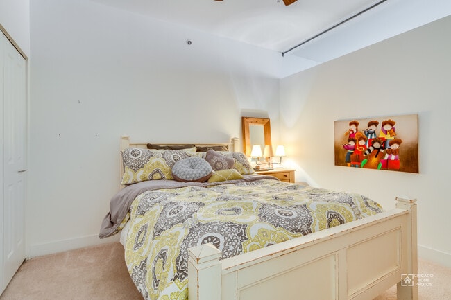 Building Photo - 525 Kedzie St