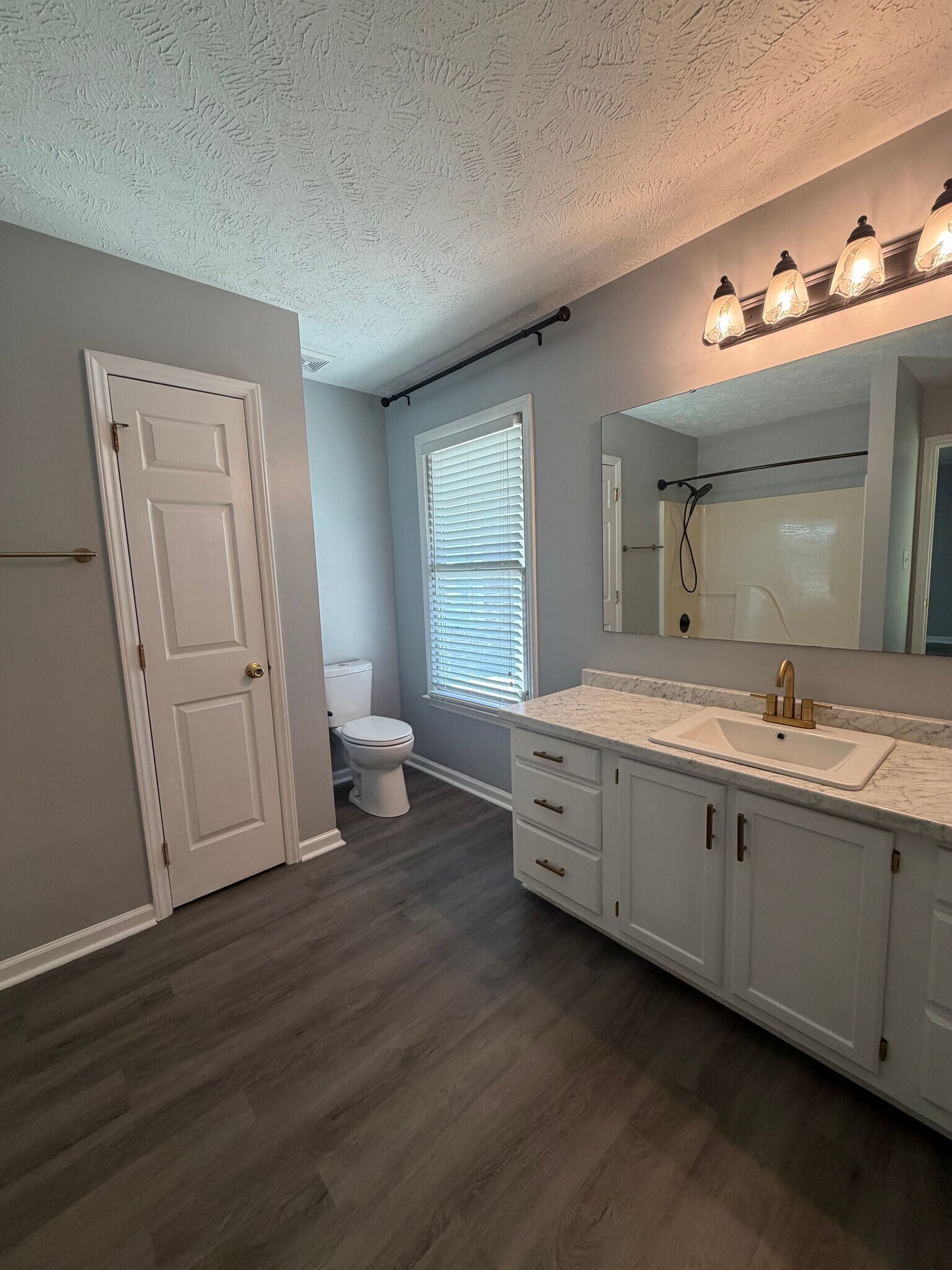 Building Photo - 6550 Brookshire St