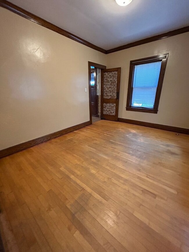 Building Photo - 3 Bedroom 1.5 Bath House