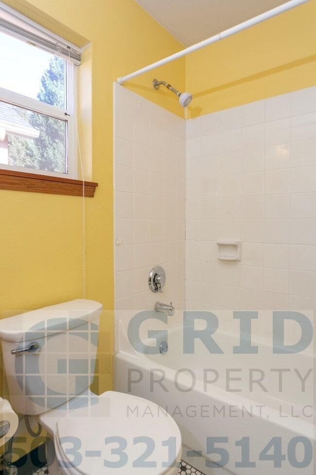 Building Photo - Charming 3 Bedroom Craftsman - Located near Mississippi Avenue!