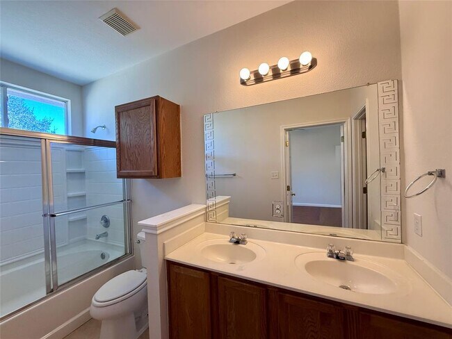 Building Photo - 702 Estancia Way