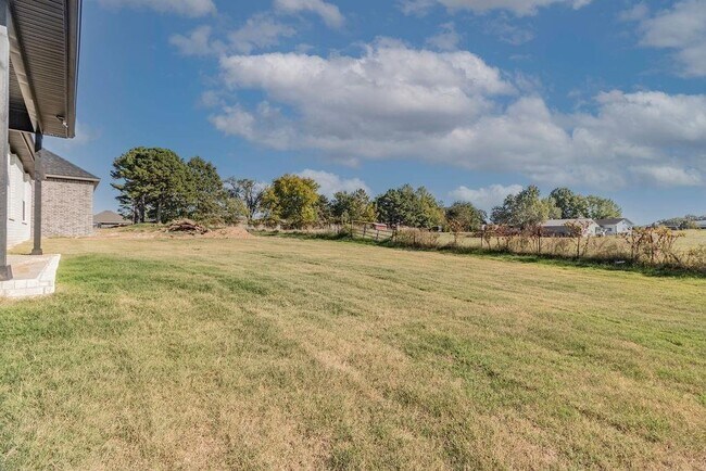 Building Photo - 805 Carlock Dr