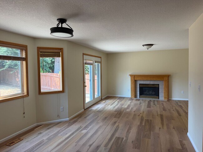 Building Photo - 3310 NE 164th Ct