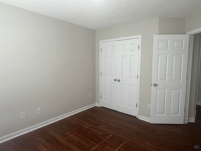 Building Photo - 401 Timberwind Dr