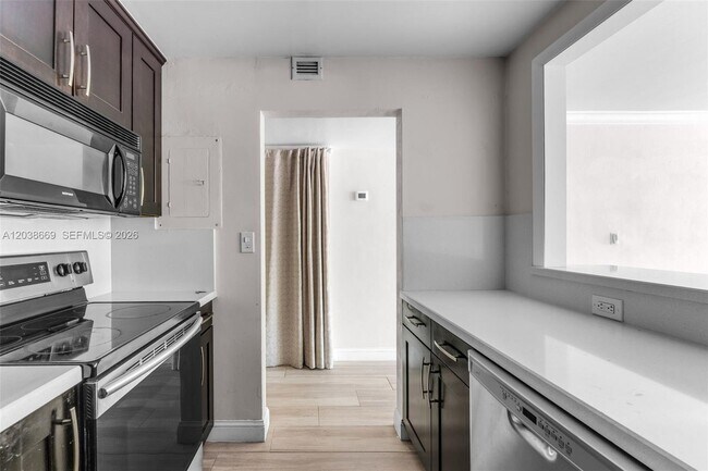 Building Photo - 9001 SW 77th Ave