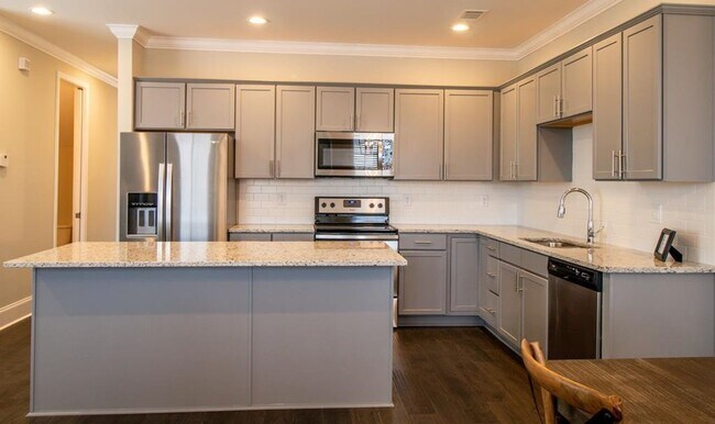 Building Photo - 3BD/3BA FOR RENT IN THE RESERVE