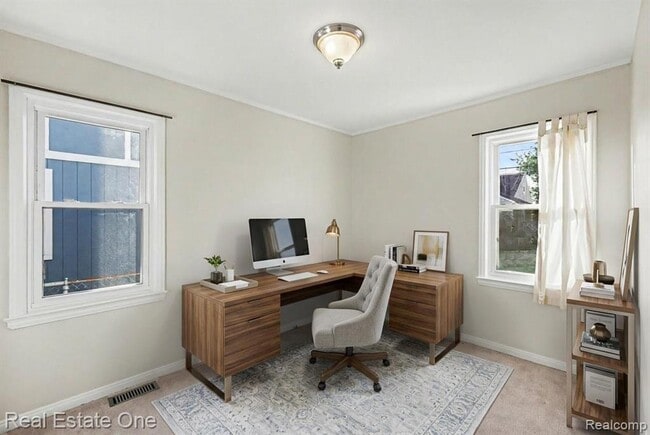 Building Photo - 421 W Kalama Ave