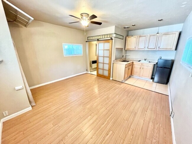 Building Photo - **RESERVE FOR SUMMER 2026** Charming home with 5 bedrooms close to Chico State