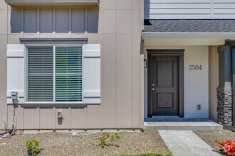 Building Photo - You can be HOME in this beautiful townhome!