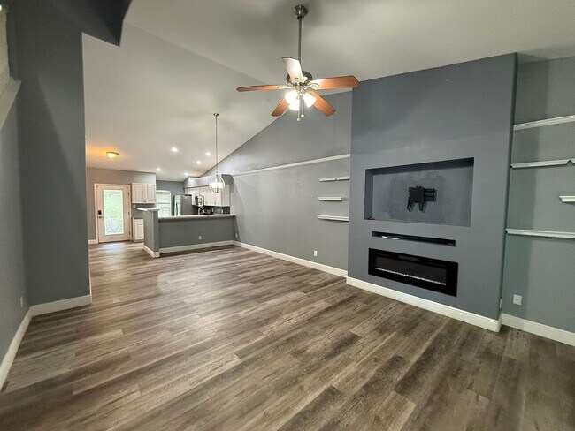 Building Photo - 8927 Courtyard Ln