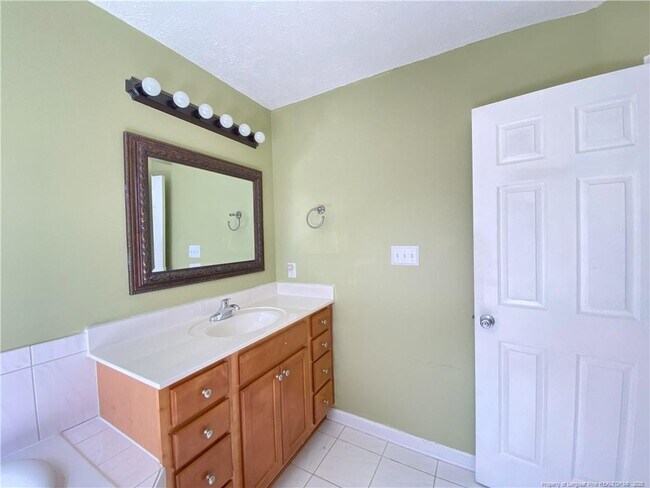 Building Photo - 1058 Carolina Way