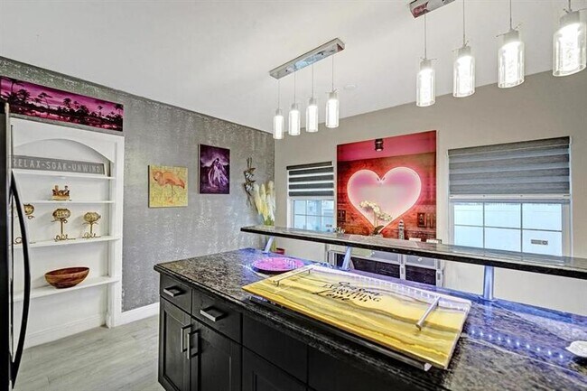 Building Photo - 2000 Jackson St