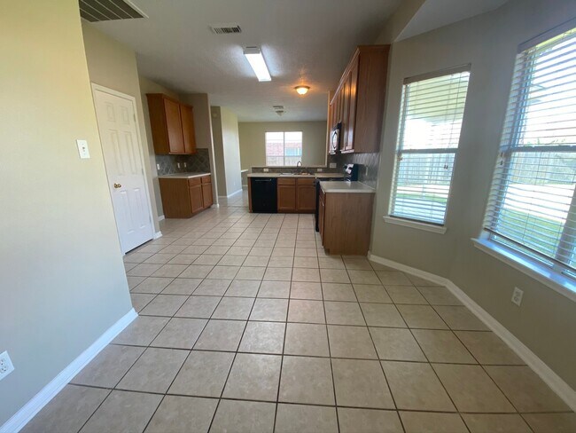 Building Photo - 907 Christopher Ln