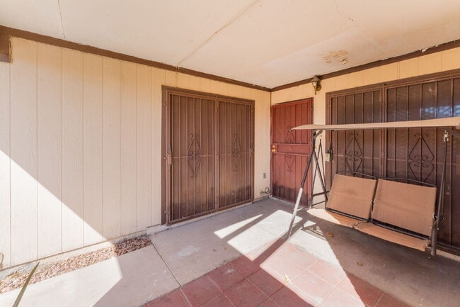 Building Photo - Single Story Condo One Bedroom and One Bathroom with a Washer and Dryer