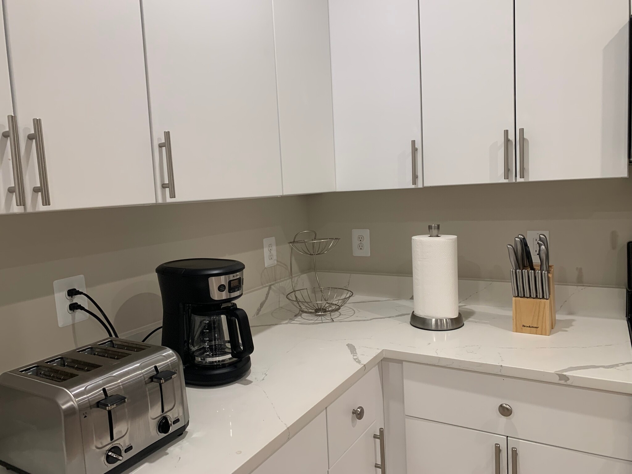 fully equipped kitchen - 2512 Elvans Rd SE