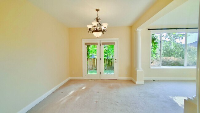 Building Photo - **$1000 OFF FIRST FULL MONTHS RENT**  Gorg...