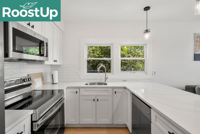 Building Photo - RoostUp Furnished Private Bedroom with Pri...