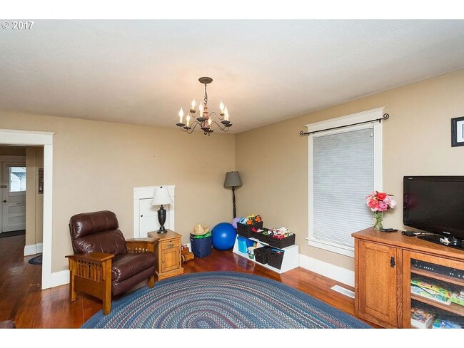 Building Photo - Beautiful 1898 Country Home