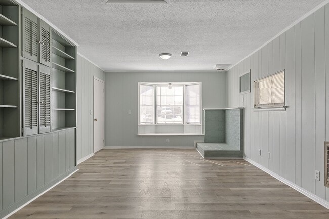 Building Photo - For Rent - Adorable 4BR 2BA house - East R...