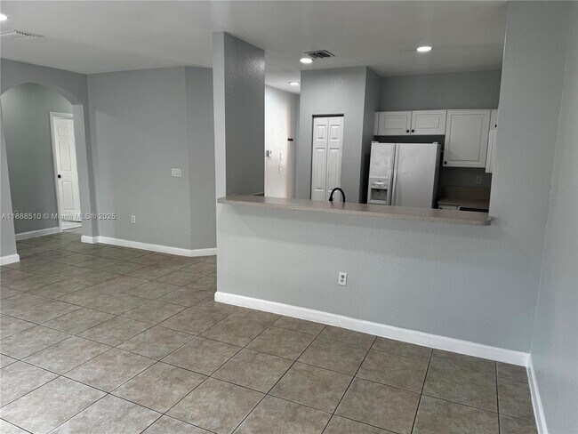 Building Photo - 1480 NE 33rd Ave