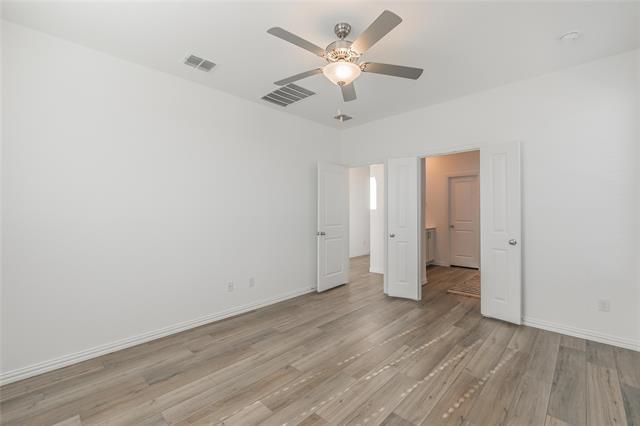 Building Photo - 1275 W Yarrow Ave