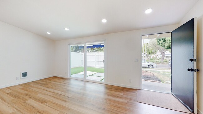 Building Photo - 3036 Coolidge Ave