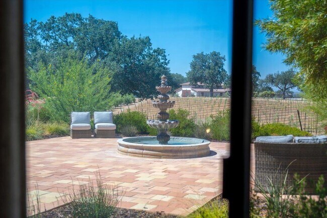 Building Photo - 6750 Golden Pheasant Ln