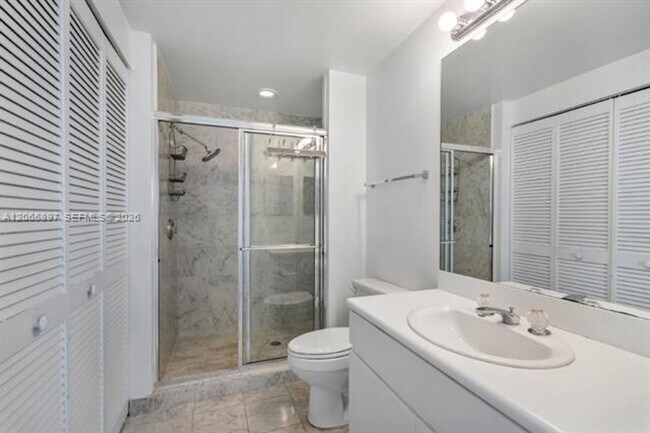 Building Photo - 16400 Collins Ave