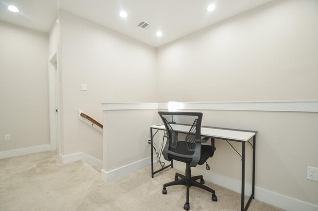 Building Photo - 4511 Reed Rd