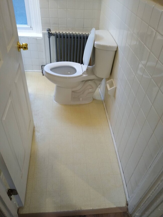 Building Photo - 216 E Ashmead St