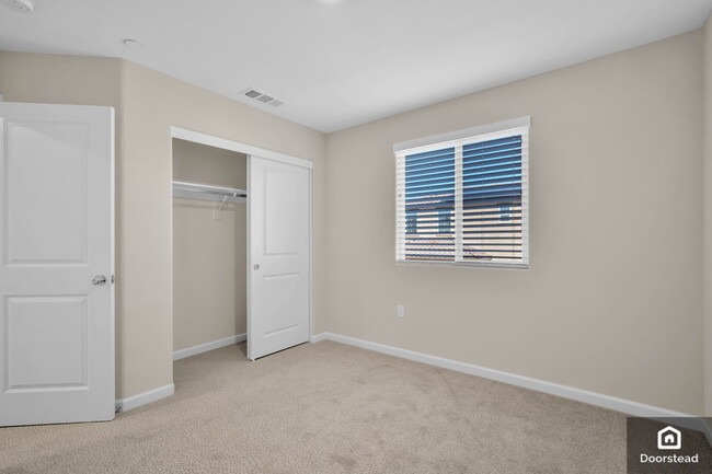Building Photo - 5587 Saddle Rock Ln