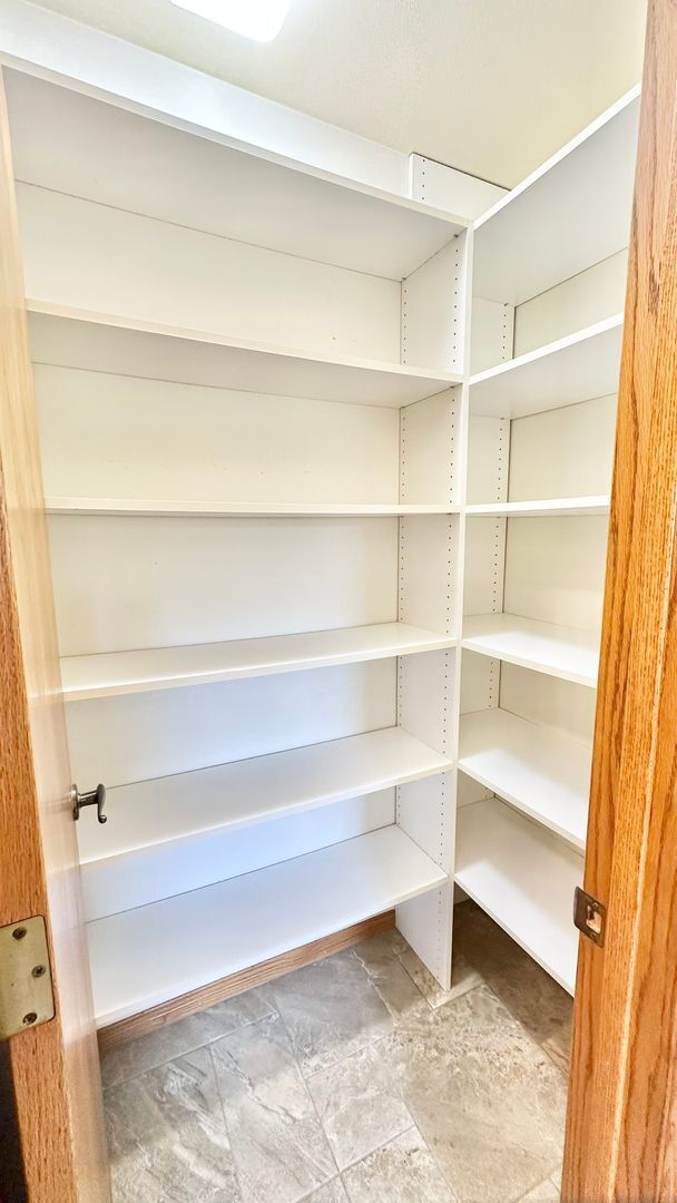 Building Photo - Amazing Location & Sprawling Country Living at its Very Best in this Beautiful Single-Story Home ...