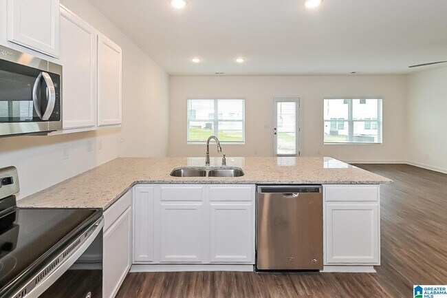 Building Photo - 136 The Heights Dr